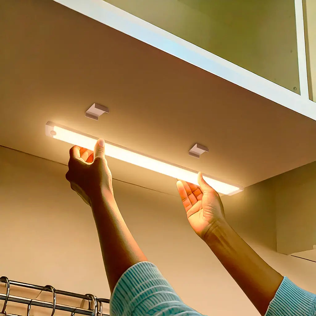 Luminária Inteligente Ultra LED com Sensor de Movimento